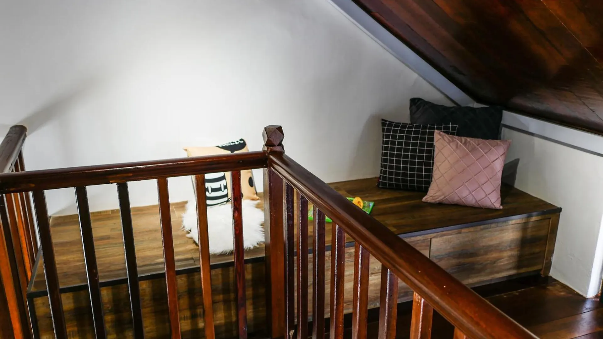 Carnarvon Antique Loft Hotel George Town
