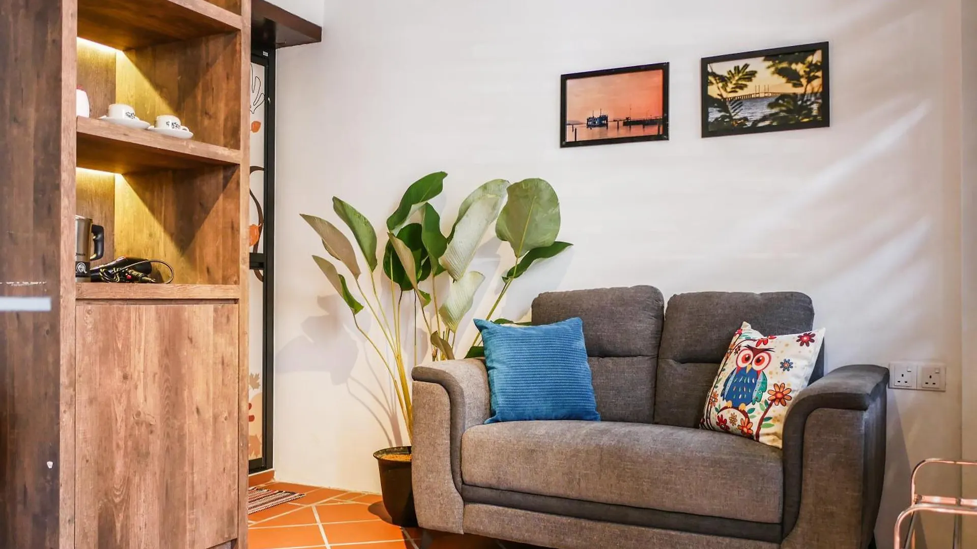 Carnarvon Antique Loft Hotel George Town