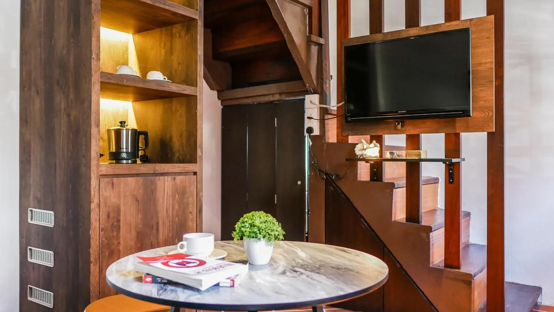 Inn Carnarvon Antique Loft Hotel George Town