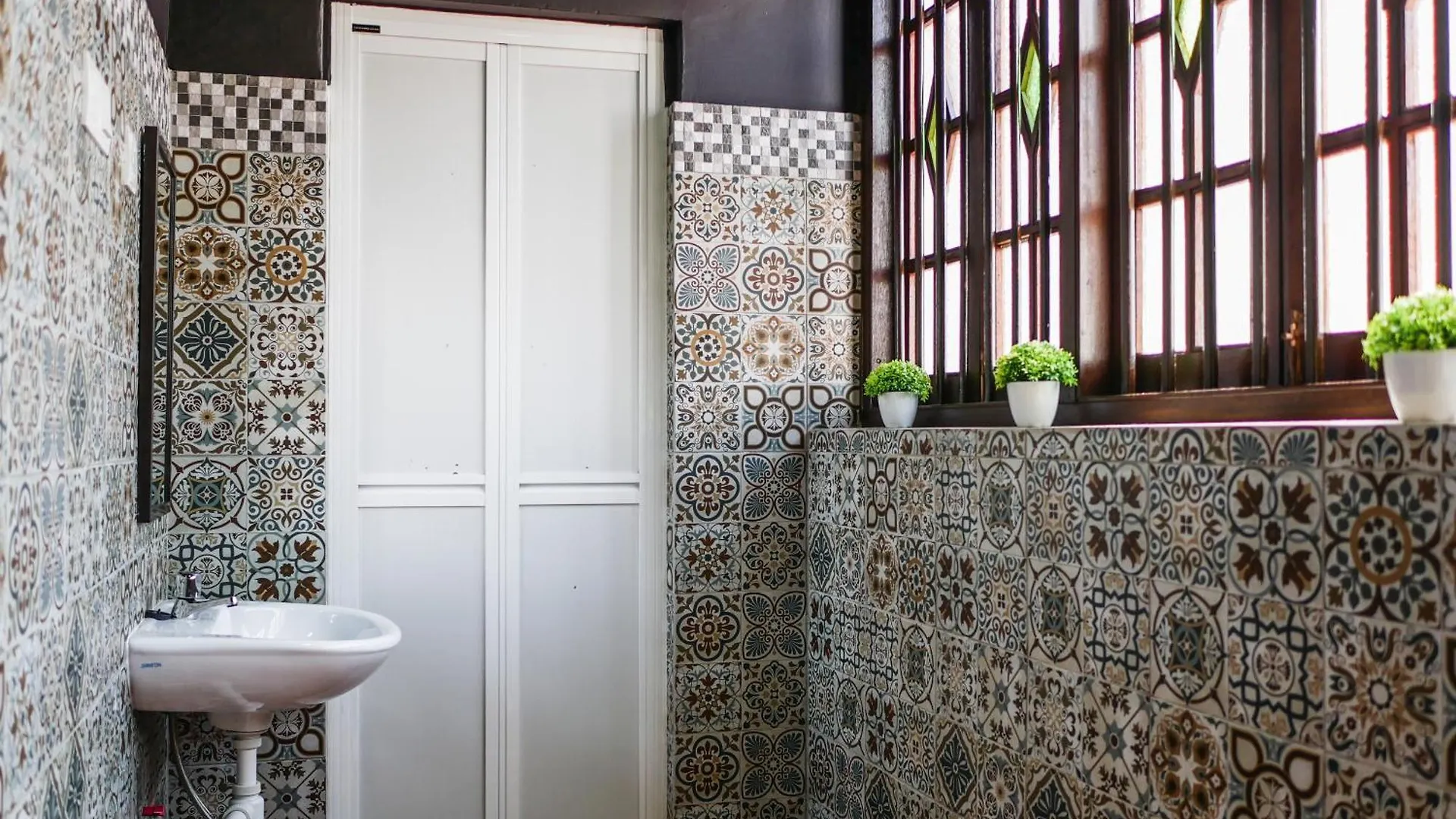 Inn Carnarvon Antique Loft Hotel George Town